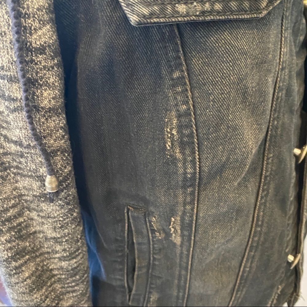 Free People Distressed Denim Jacket Size M - Picture 5 of 15
